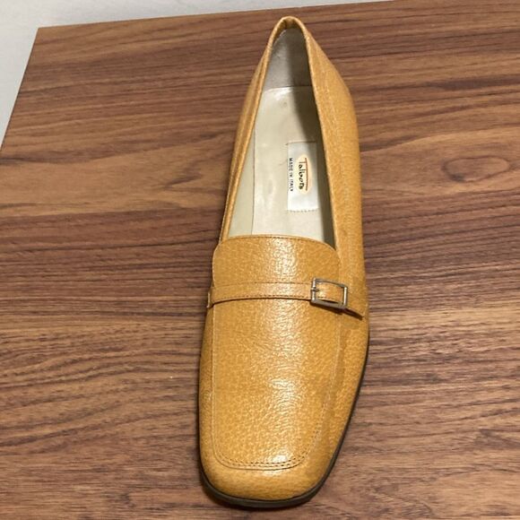 Talbots Camel Pebble Leather Slip on Flats with Decorative Narrow Strap on Vamp. - Picture 3 of 8
